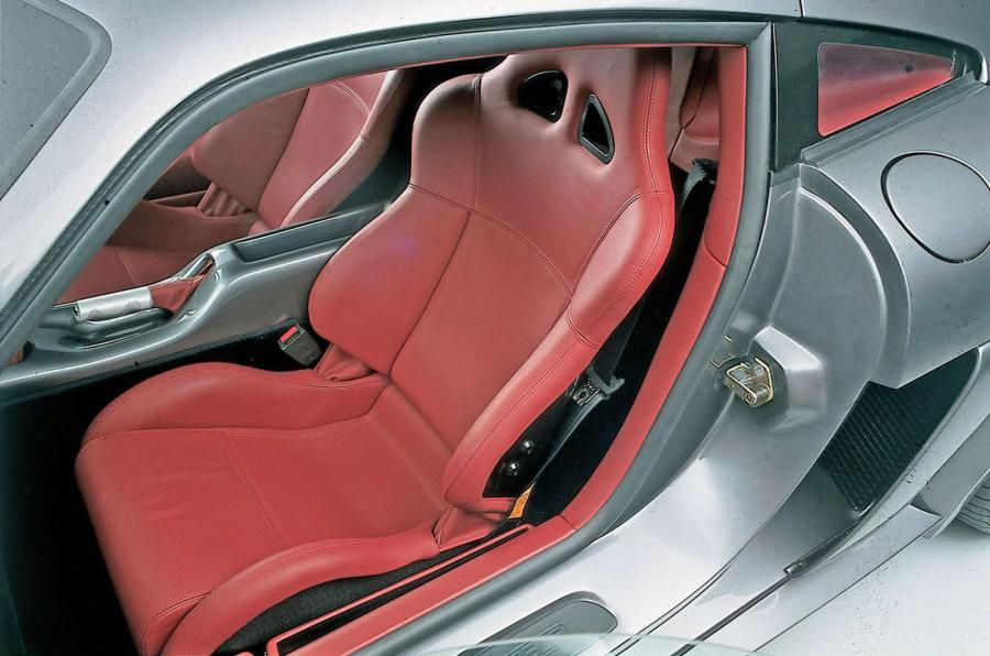 Интерьер Noble M14 2004 года  (фото 9 из 10)